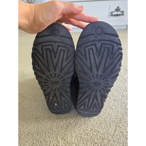 Ugg Australia Classic Short II Boots in Black Sheepskin Leather Women's Size 9 - Picture 9 of 9